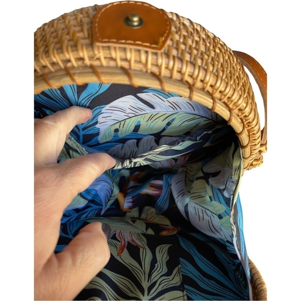 Unbranded Rattan Round Mandala Bag with mother of pearl inlay features - Picture 10 of 11